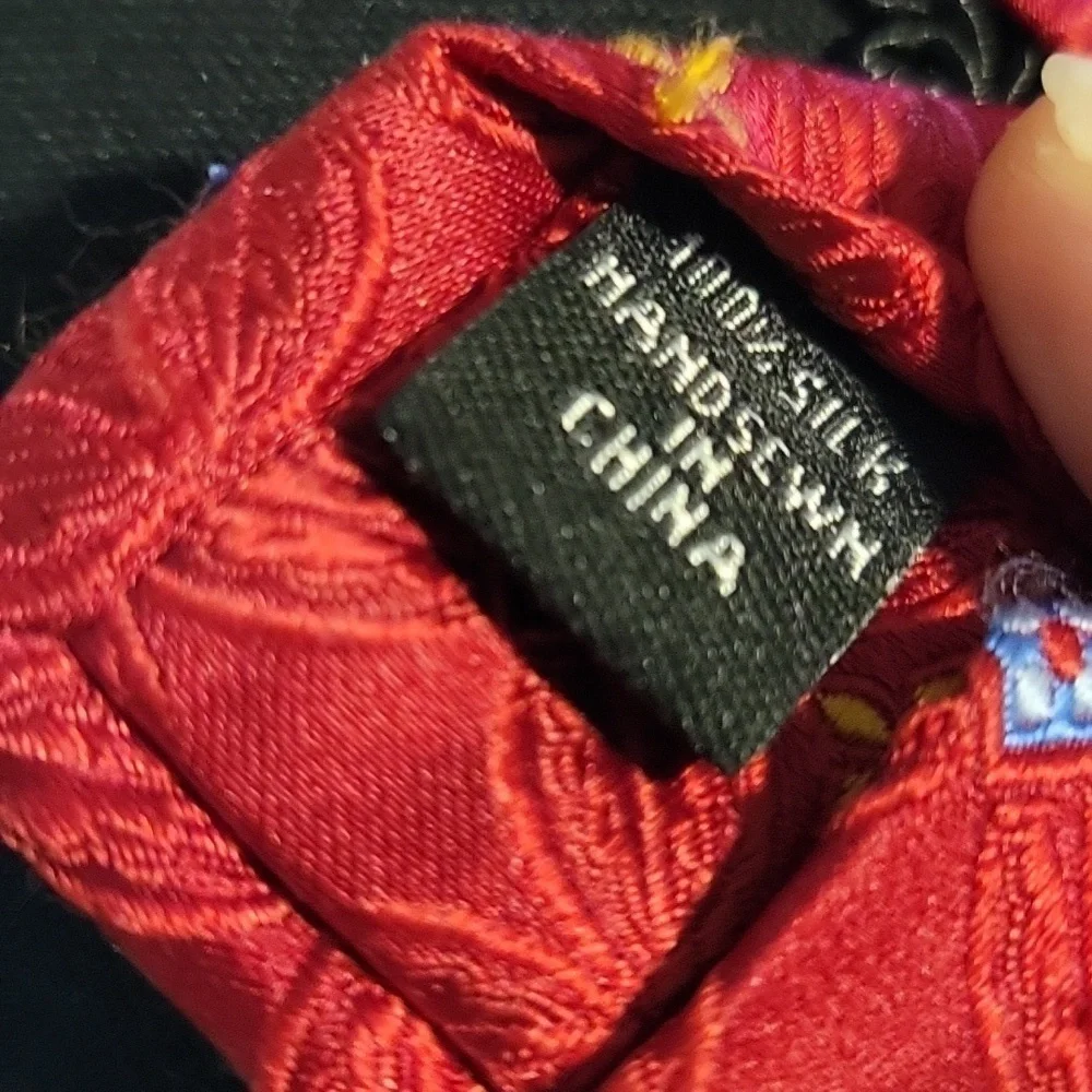 Jos. A. Bank signature collection red, yellow, blue men's tie 100% silk - Picture 4 of 4